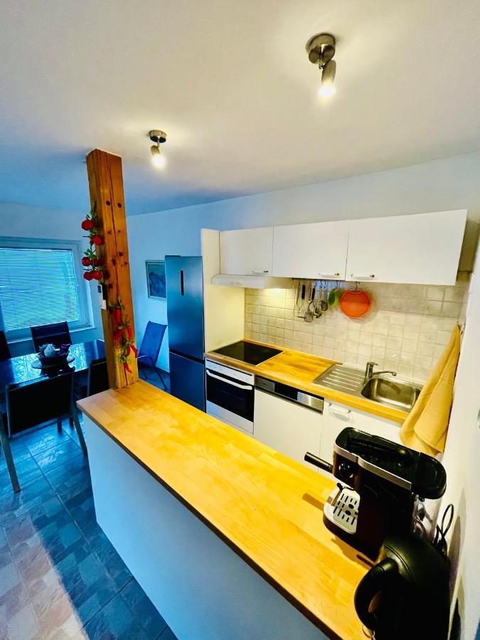 Riverhouse Apartment *